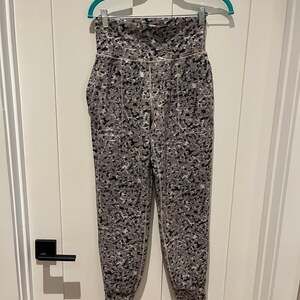 Athleta Salutation Textured Jogger in Meadow Decadent Chocolate